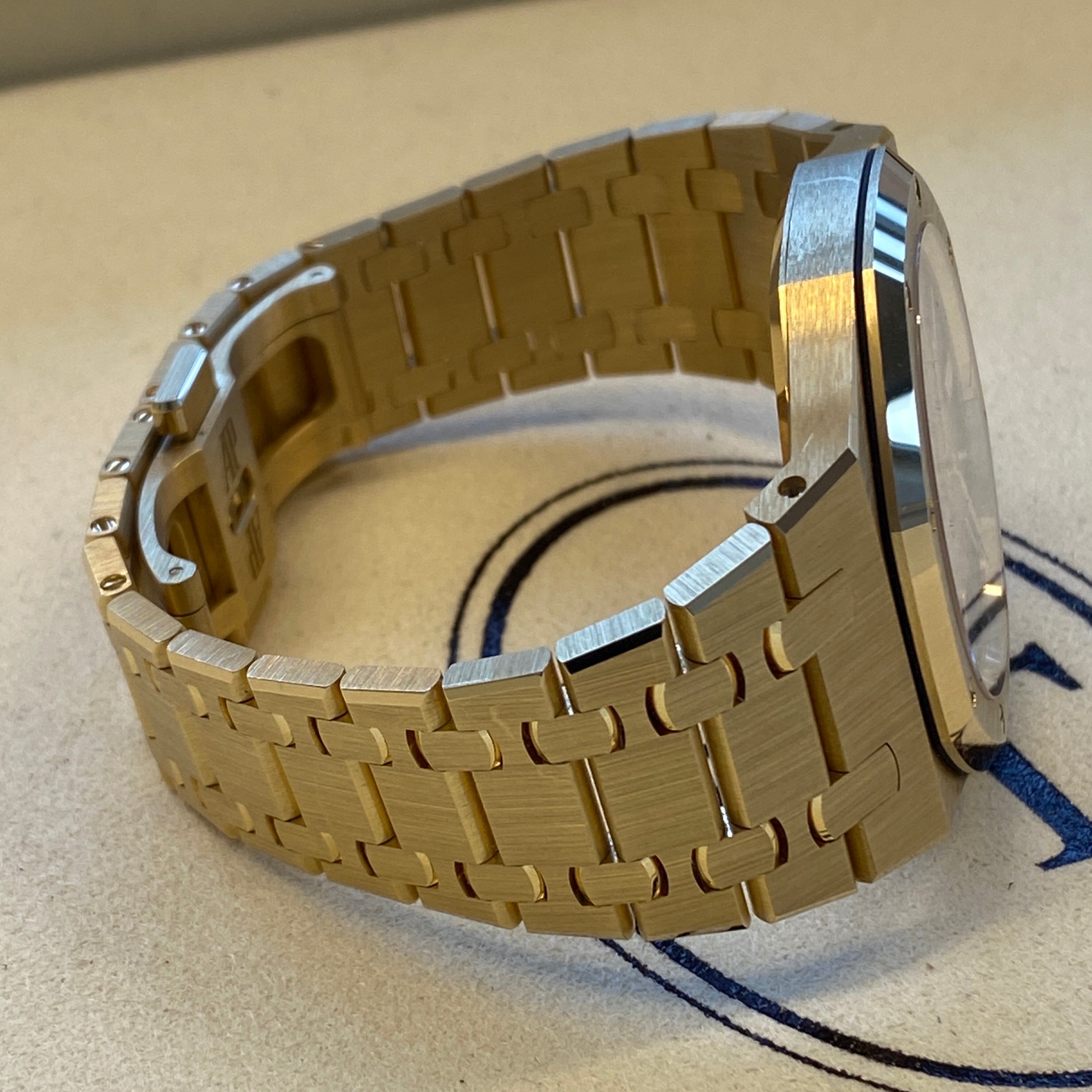 AUDEMARS PIGUET ROYAL OAK „JUMBO“ EXTRA-THIN 16202BA.OO.1240BA.02 06/2023 FULLSET