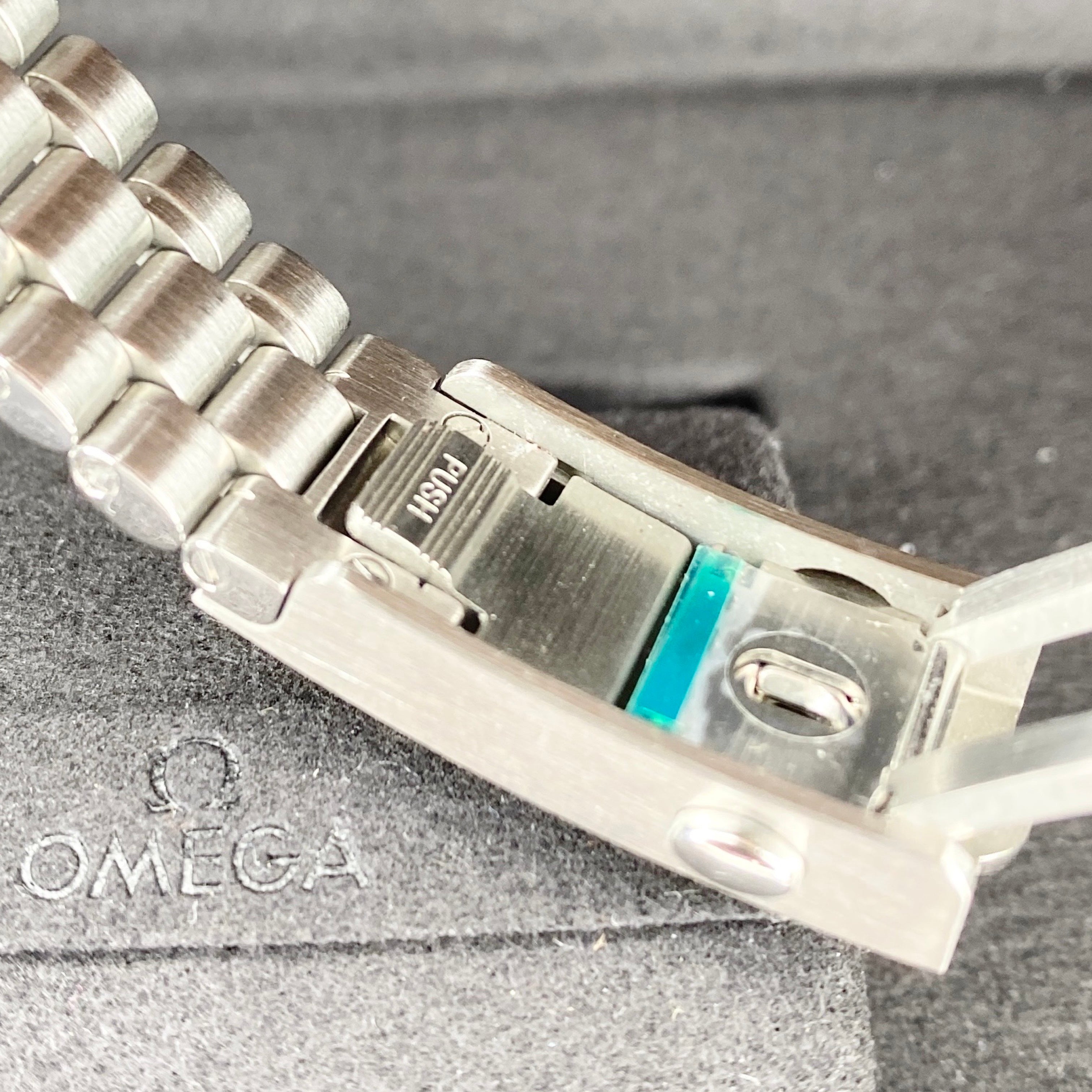 OMEGA SPEEDMASTER PROFESSIONAL MOONWATCH 310.30.42.50.01.002 04/2024 FULLSET