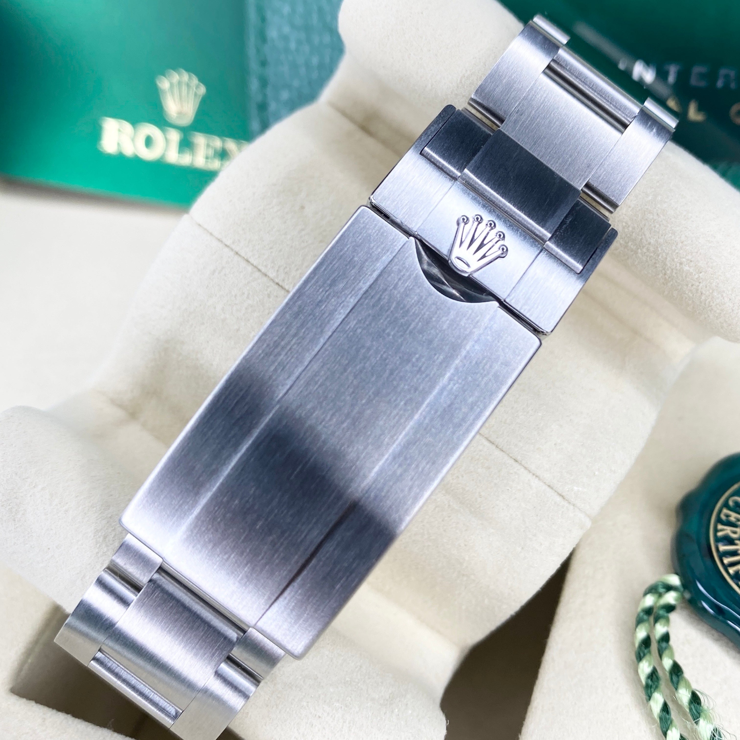 ROLEX SUBMARINER NO DATE 124060 09/2025 LC100 NEU FULLSET