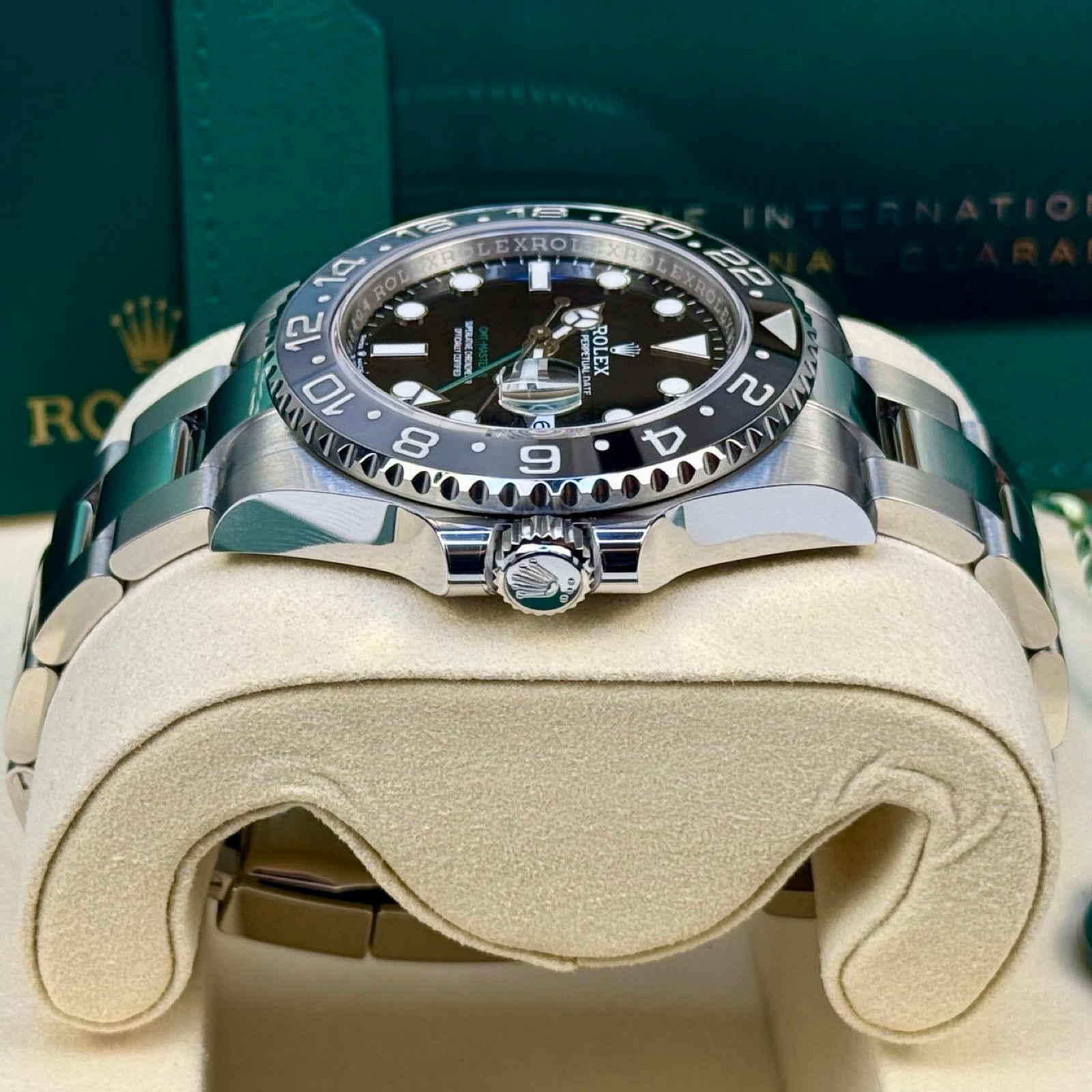ROLEX GMT-MASTER II 126710GRNR OYSTER "BRUCE WAYNE" 01/2026 NEU FULLSET