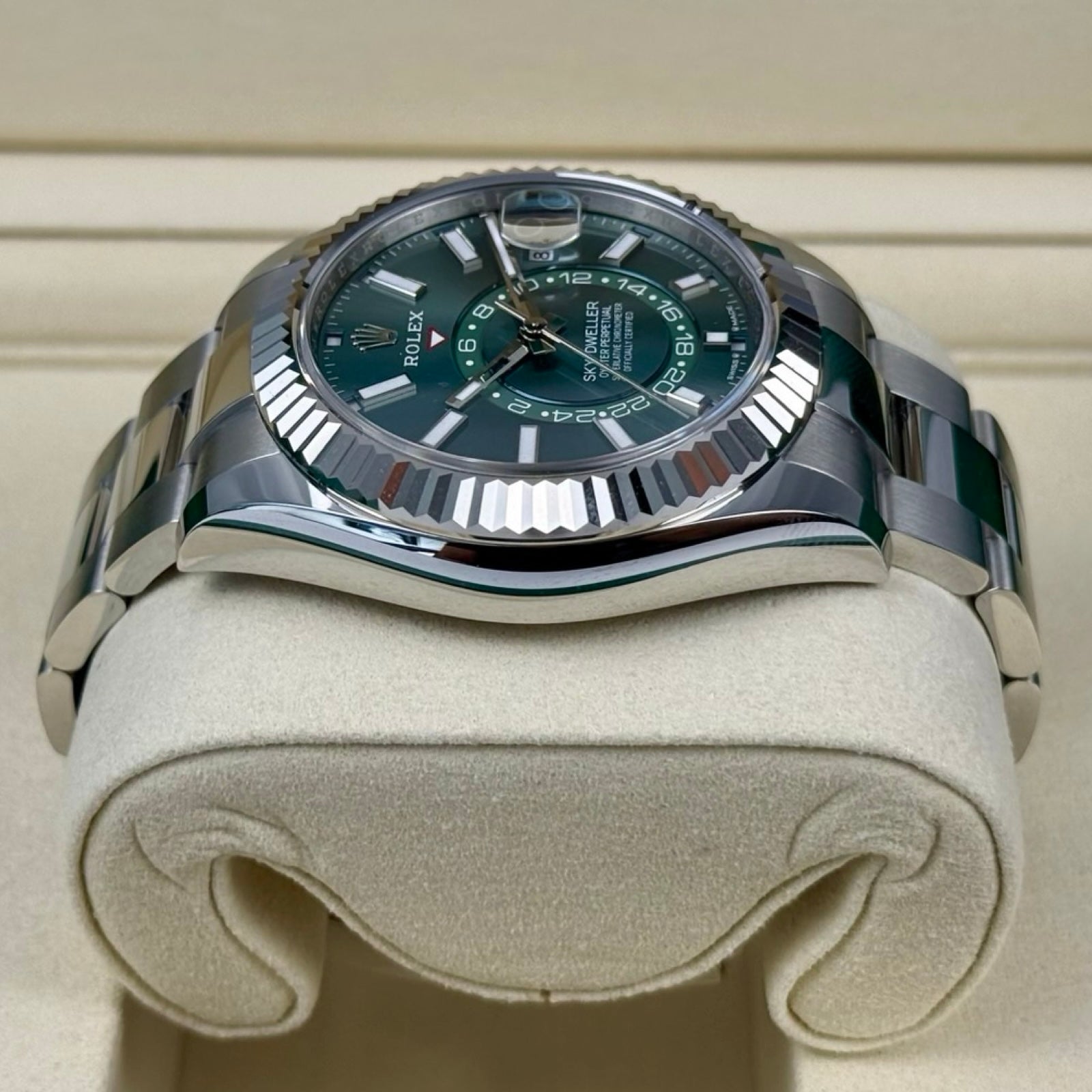 Rolex Sky-Dweller Ref. 336934 Grün – Neu, Fullset 08/2026 | Finer Things