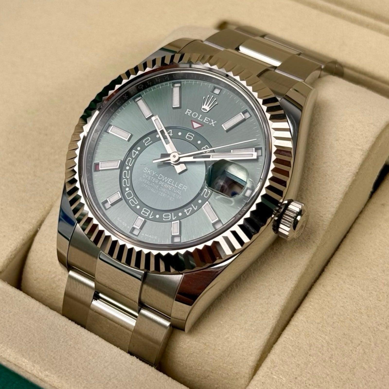 Rolex Sky-Dweller Ref. 336934 Grün – Neu, Fullset 08/2026 | Finer Things