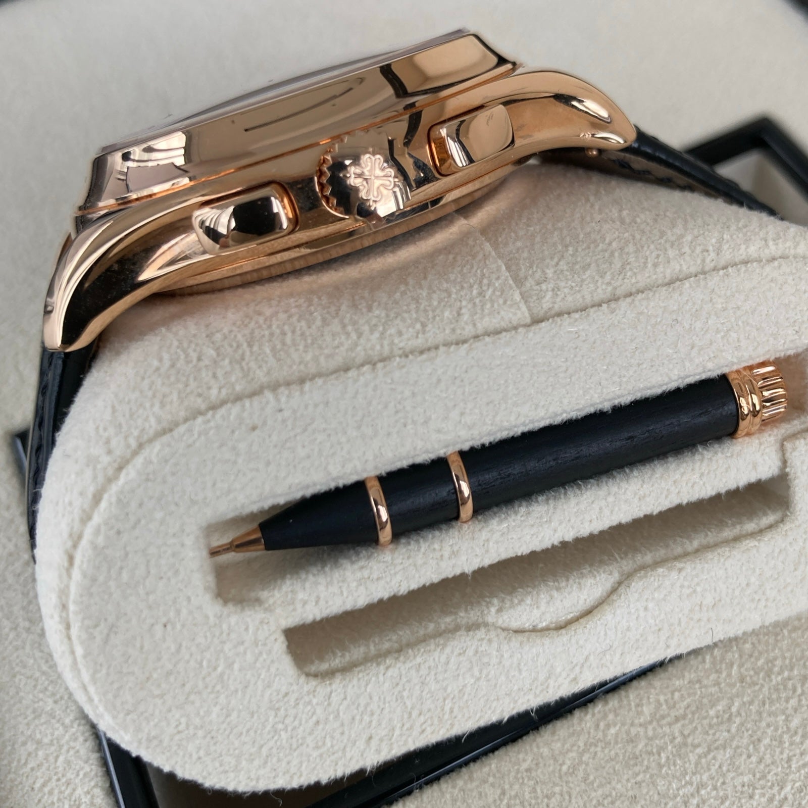 PATEK PHILIPPE AQUANAUT 5168G-010 GREEN NEW 12/2024 FULLSET