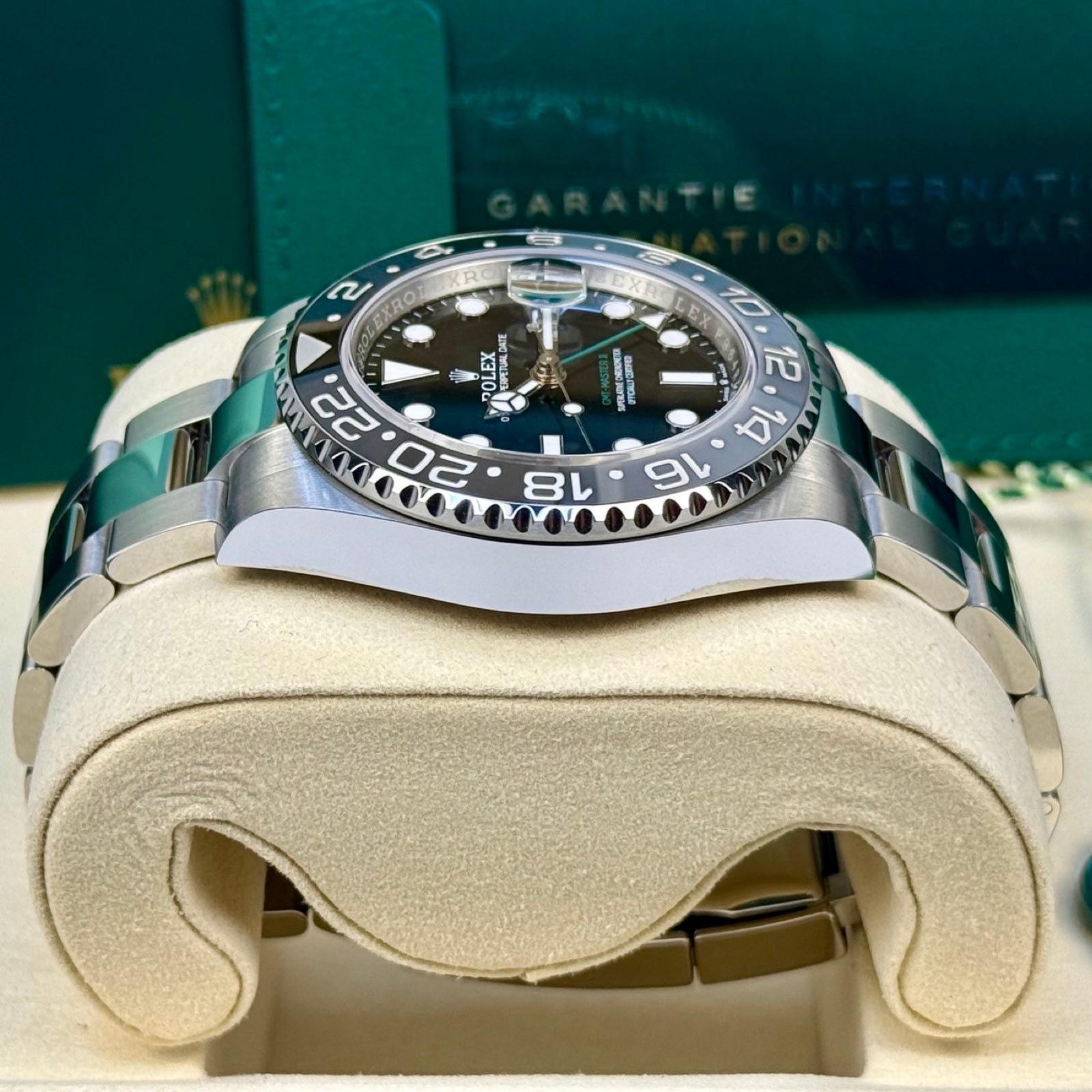 ROLEX GMT-MASTER II 126710GRNR OYSTER "BRUCE WAYNE" 01/2026 NEU FULLSET