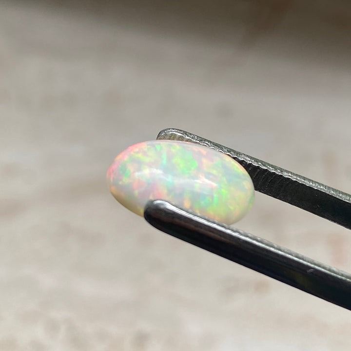 NATÜRLICHER WELO OPAL 2,80 CT CABOCHON OVAL