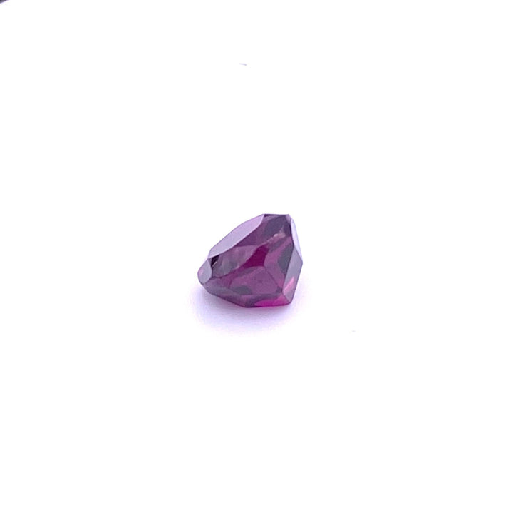 ROTER GRANAT 2,10 CT FACETTIERT RUNDSCHLIFF